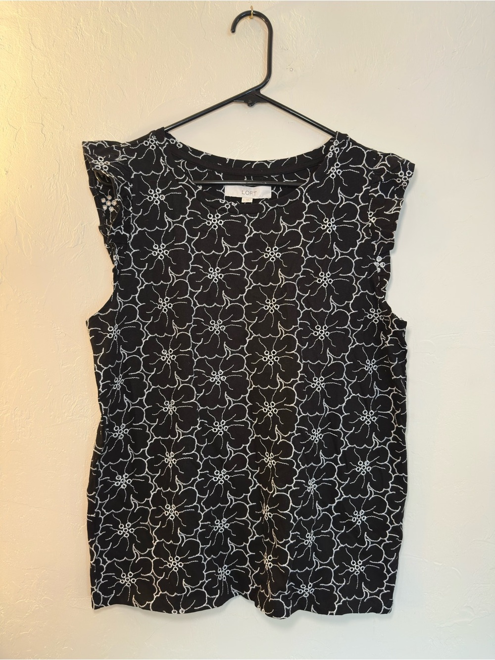 LOFT Black and White Floral Cap Sleeve Top Shirt